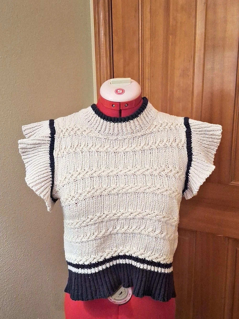 Clare Ruffle Sleeve Sweater in Cream & Black Size Small